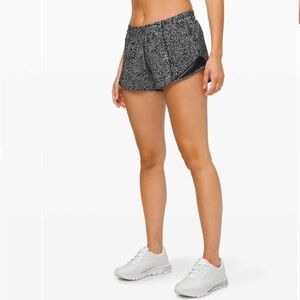 Lululemon Hotty Hot Short II *2.5"